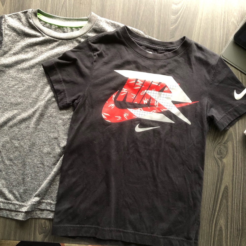 Nike Black Short-Sleeve Tee with Red & White Graphic +Gray short sleeve shirt